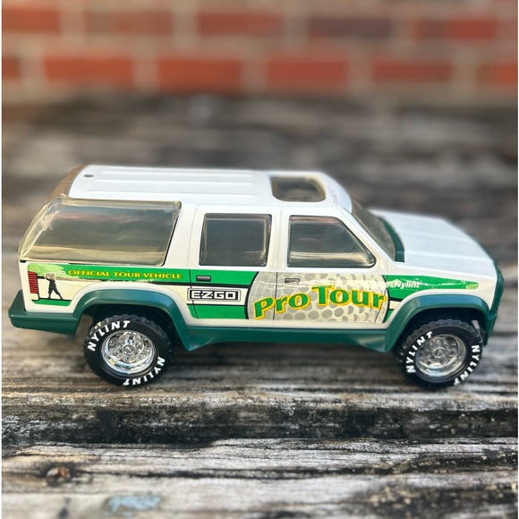 Vintage 1994 Nylint Bass Chaser Gone Fishin’ SUV & Pro Tour Golf SUV C9 - Picture 10 of 12